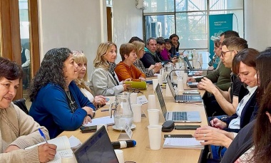 Provincia ofreció a docentes una suba del 5% en dos tramos: cómo quedarían los salarios