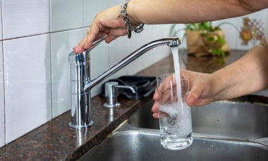 Altas temperaturas: AySA pide cuidar el consumo de agua