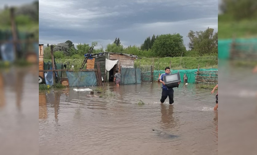 Las fuertes lluvias anegaron barrios y calles de Pilar