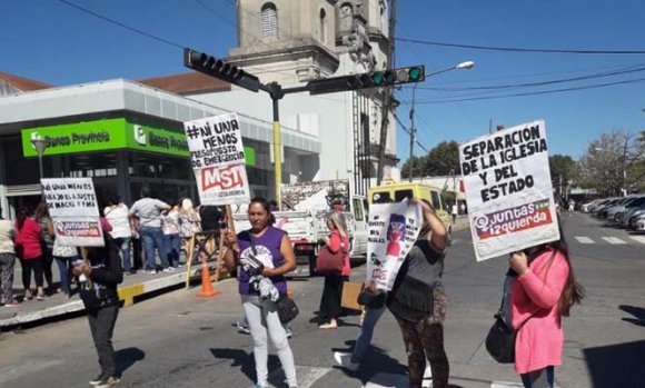 Agrupaciones feministas protagonizaron un “semaforazo” en la previa del Día de la Mujer