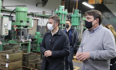 Día de la Industria: Achával visitó una fábrica de Villa Rosa
