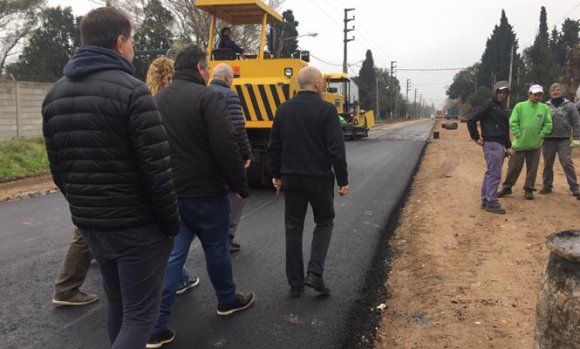 Funcionarios recorrieron las obras de la calle Savio