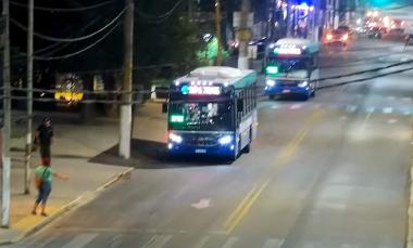 Robaron en una casa y quisieron escapar en colectivo: fueron detenidos