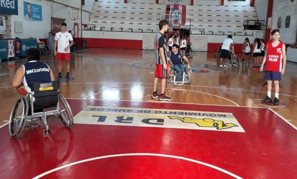 Cuadrangular de básquet adaptado en Pilar