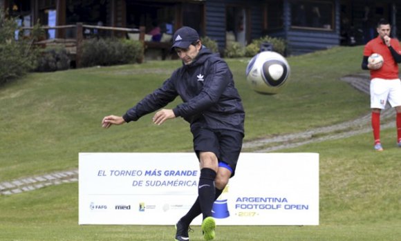 Roberto Ayala dictará una clínica de FootGolf en Pilar