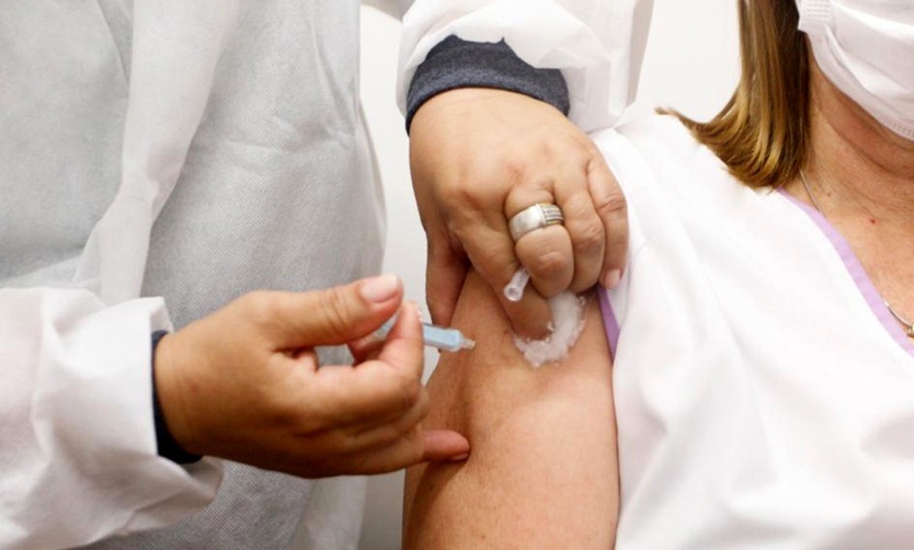 Convocan a vacunarse a mayores de 60 con turno vencido