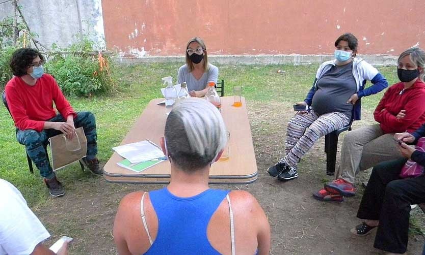 Adriana Cáceres se reunió con vecinos de Solares del Norte
