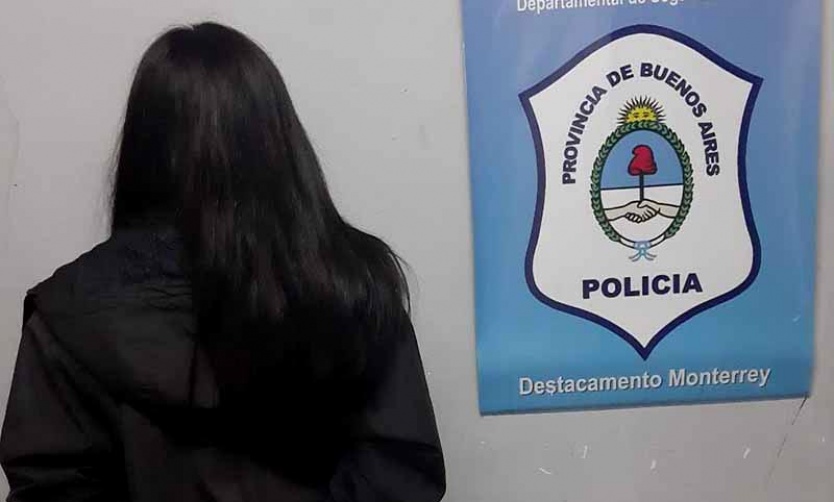 Una mujer fue detenida acusada de apuñalar a su expareja