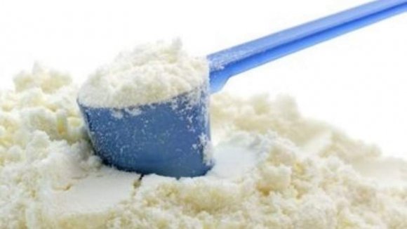 Prohíben el consumo de una marca de leche en polvo