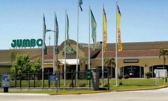 Otra vez cierran el Hipermercado Jumbo por un caso de Covid positivo