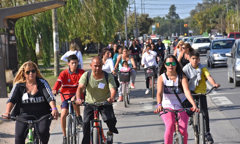 Mujeres participaron de una bicicleteada en contra de la violencia de género
