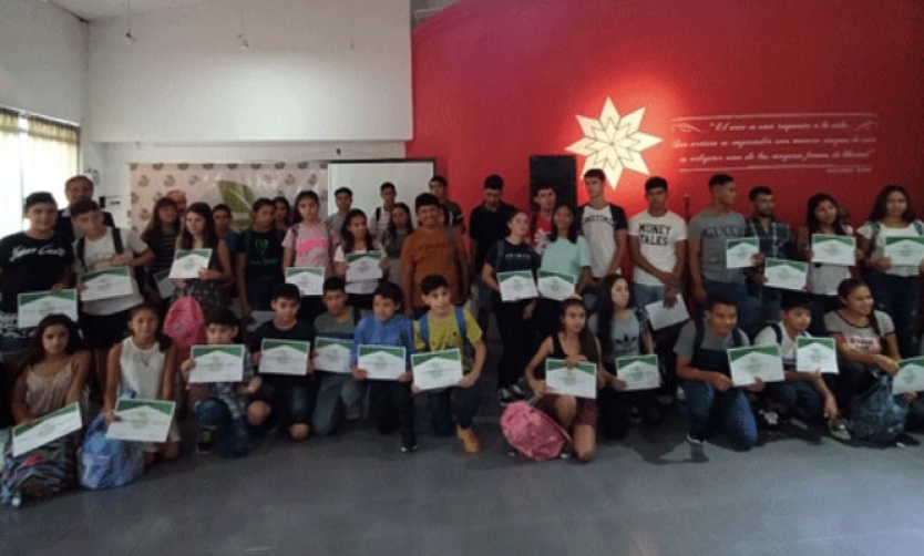 Creciendo en Pilar otorgó 44 becas educativas a estudiantes