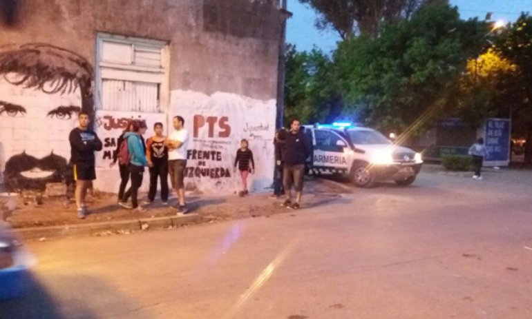 La Izquierda volvió a pintar el mural por Santiago Maldonado, pero fueron “intimidados” por Gendarmería