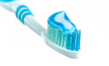 La ANMAT prohibió una conocida pasta de dientes