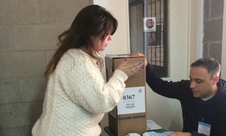 Denuncian que faltaban boletas de Unidad Ciudadana dentro de las urnas que envió el Correo