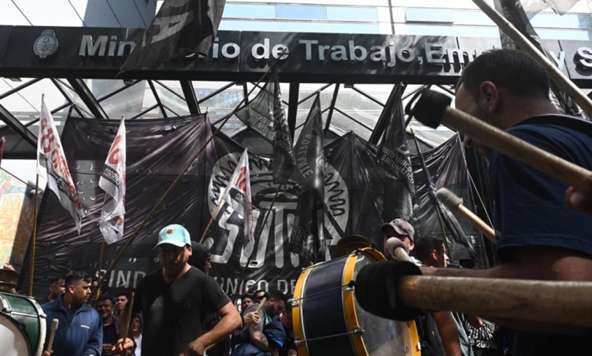 Acuerdo entre el sindicato y las empresas de neumáticos: trabajadores se reunirán en Pilar