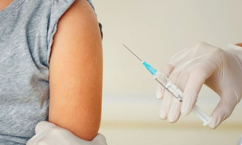 Nación admite que pospondrá la vacuna contra la meningitis para los chicos de 11 años
