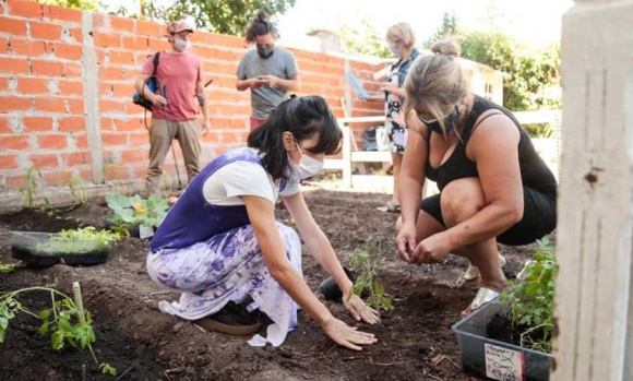 Crean el programa «Mujeres Semillas» para impulsar la soberanía alimentaria