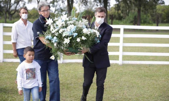 2 de abril: Achával pidió "tener siempre presentes a nuestros héroes de Malvinas"