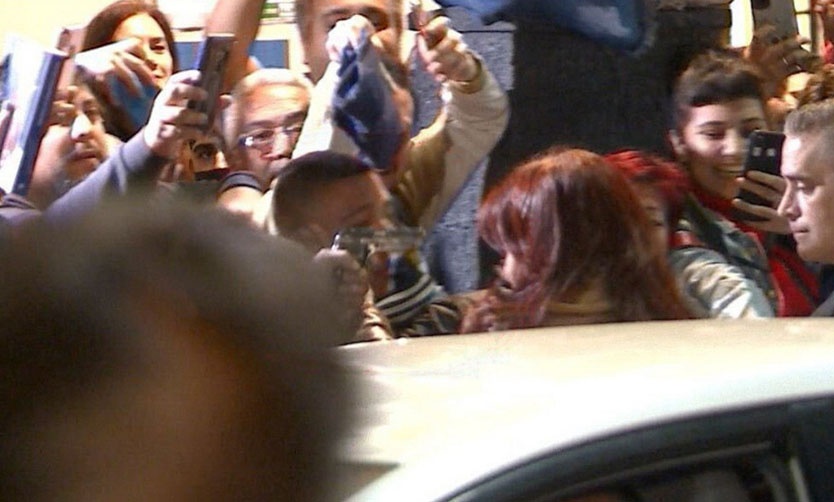 Intentaron asesinar a Cristina Kirchner en la puerta de su casa
