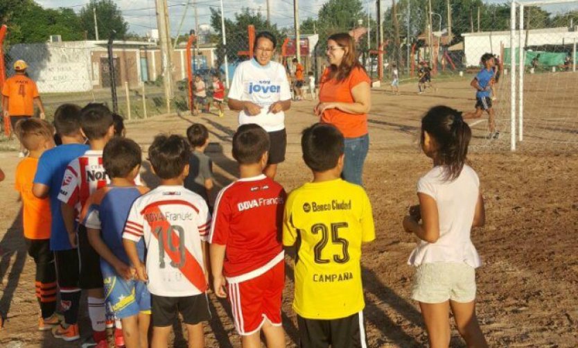 La concejal Jésica Bortule visitó un club de barrio de Villa Rosa