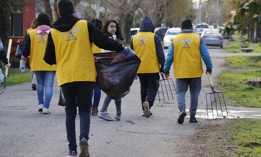 Más de 80 voluntarios limpiaron un barrio de Pilar