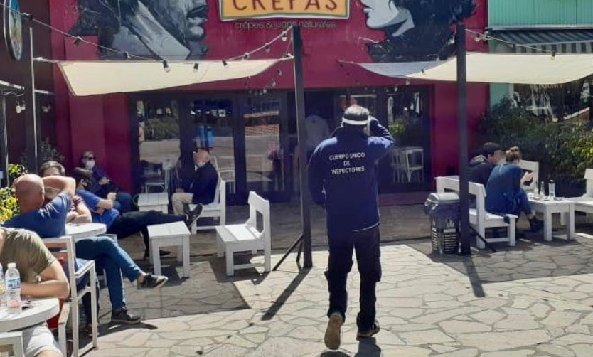 El Municipio clausuró un restaurante de Torres del Sol por violar el aislamiento