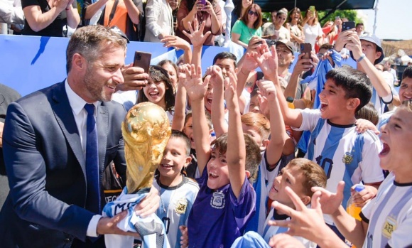 Pilar, el primer municipio del país en recibir la Copa del Mundo