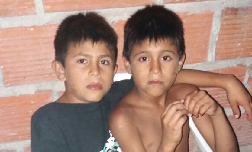 Dos hermanitos de 8 y 9 años quedaron huérfanos y necesitan ayuda