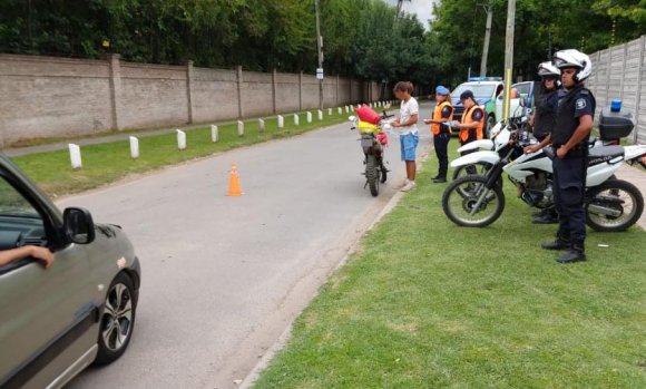 La policía secuestró 15 vehículos y detuvo a 3 personas en un nuevo operativo