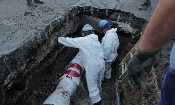 AySA reparó un escape de agua en el centro de Pilar