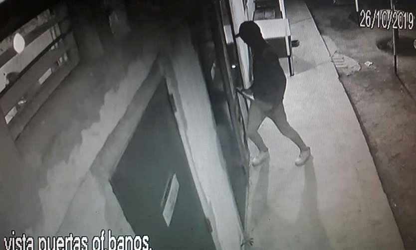Video: Ladrón intentó entrar a robar a un club deportivo y quedó grabado