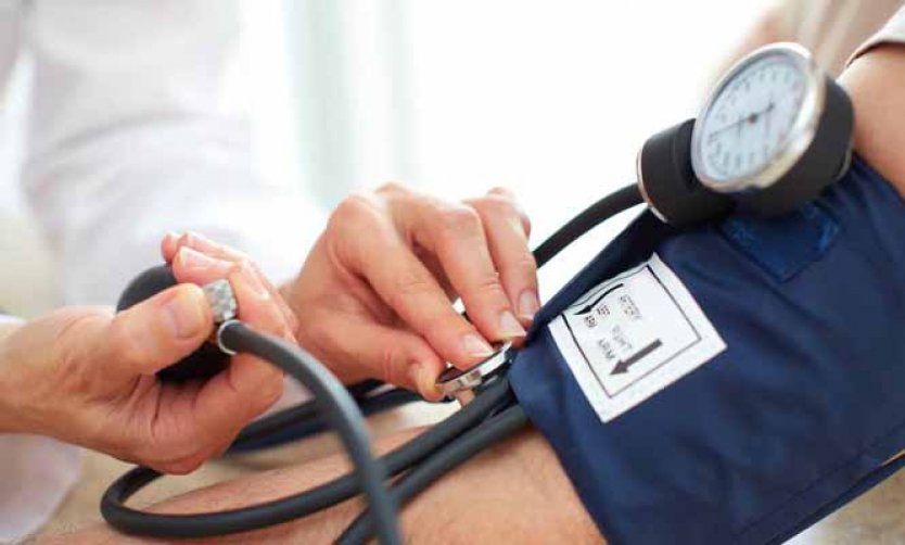 Informe del Hospital Austral: Sustancias y hábitos que aumentan la presión arterial