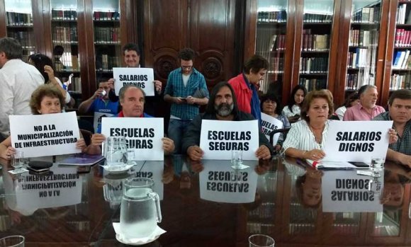 Docentes rechazaron oferta salarial, vuelven al paro y peligra el inicio de clases 2019